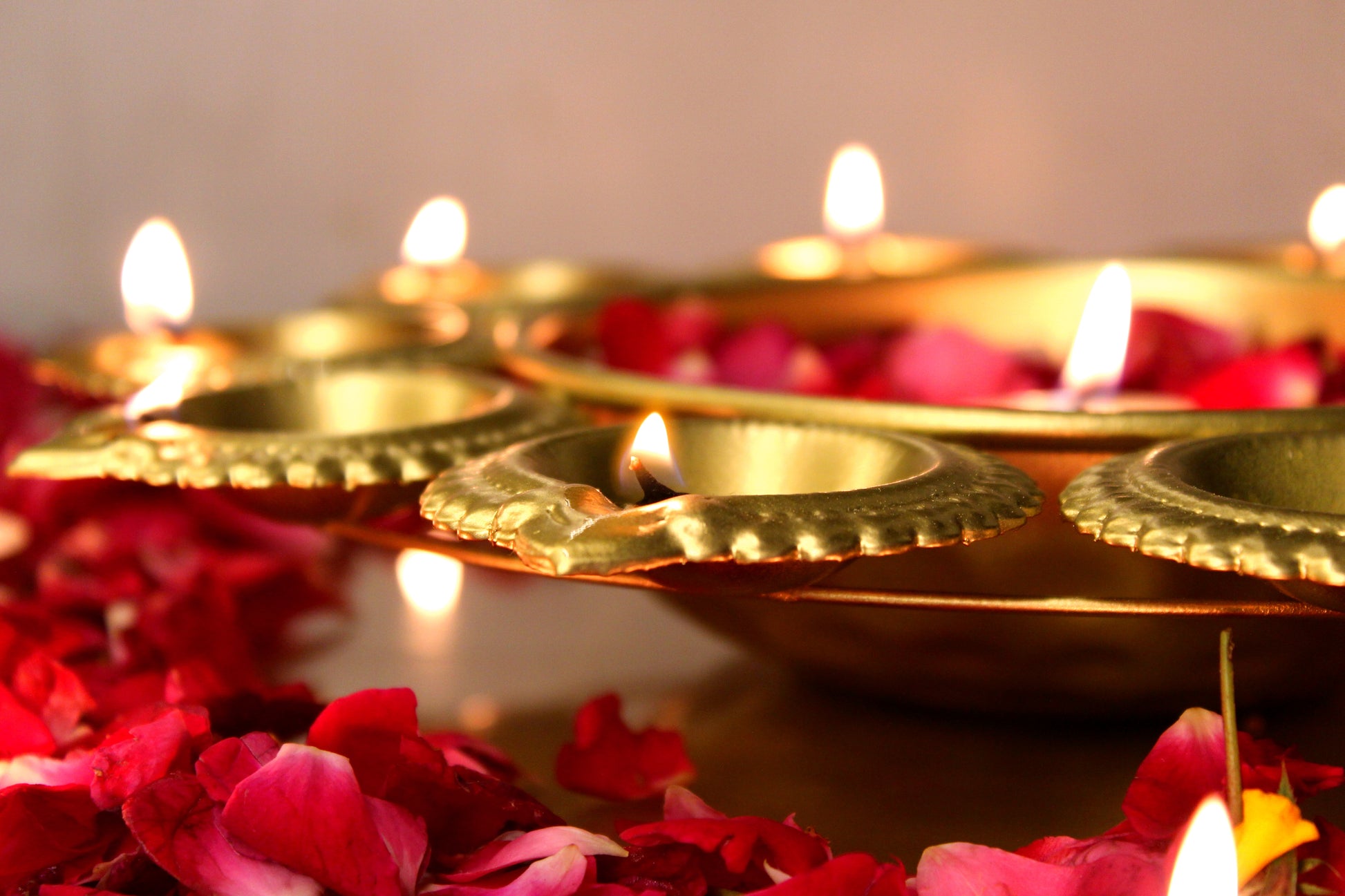Diya Shape Gold Flower Decorative Urli Bowl for Home | Handcrafted Bowl for Floating Flowers and Tea Light Candles Home, Office and Table Decor | Diwali Decoration Items for Home - Ace Crafts Emporio